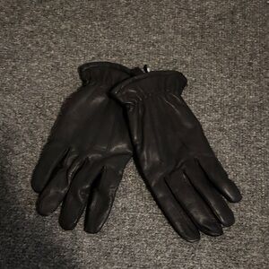 Women's Black Leather Gloves size medium new 100% leather/ cashmere/wool lining